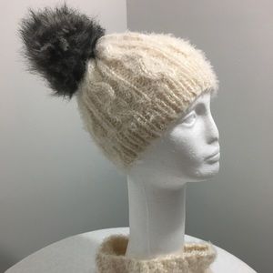 Knitted hat/w cowl